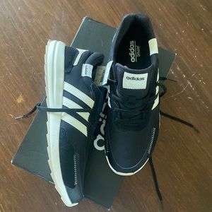 adidas Women's Retrorun Running Shoe size 9 NEW